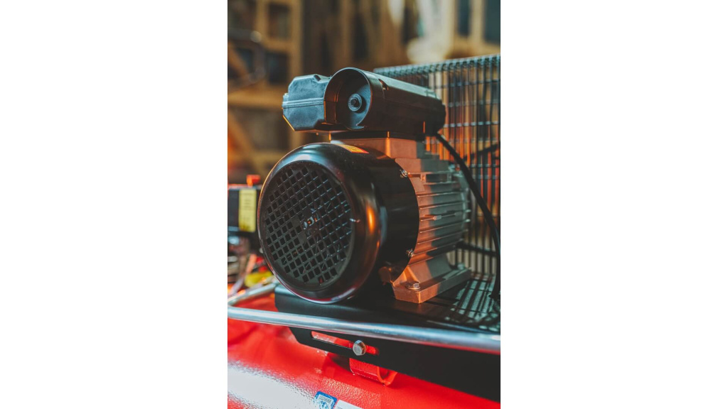 Двигатель.jpg Двигатель.jpg